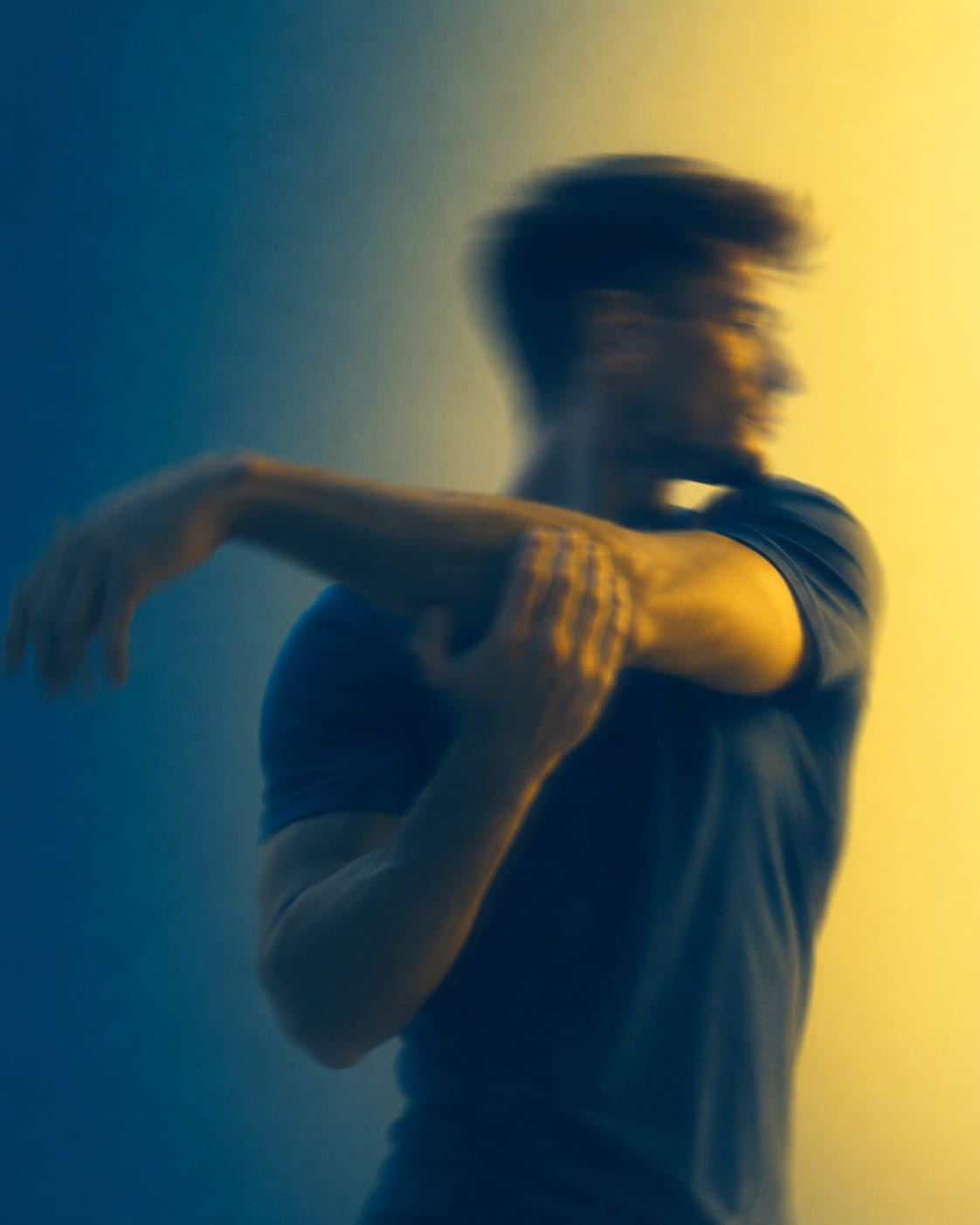 Athlete mobilizing the shoulders